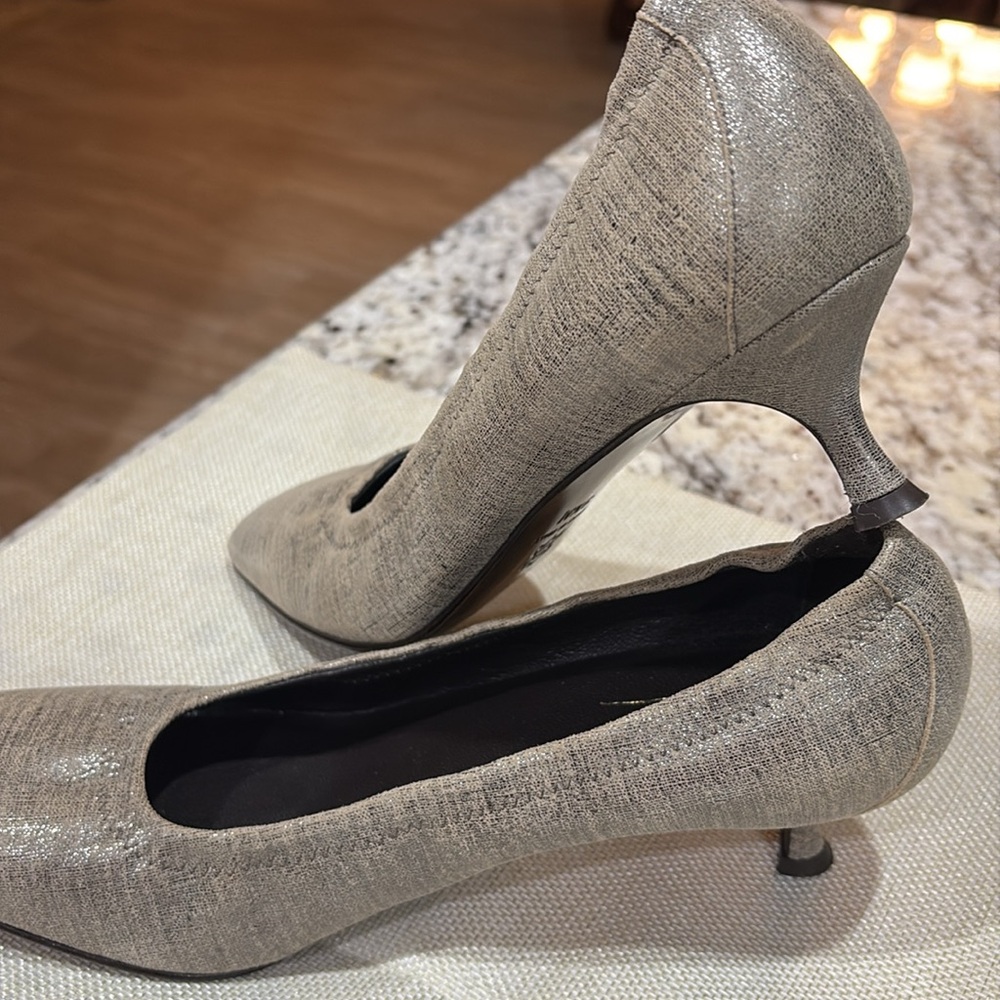 🔥 Closet Clear Out🔥. Donald Pliner kitten heels - Picture 9 of 10